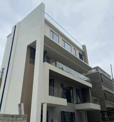 Sistema de grades de vidro personalizável sem quadro para cercas externas seguras e modernas