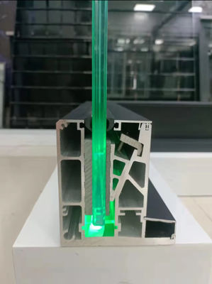 Balustrada de vidro Lamel U Channel Instalação montada em cima com vidro laminado