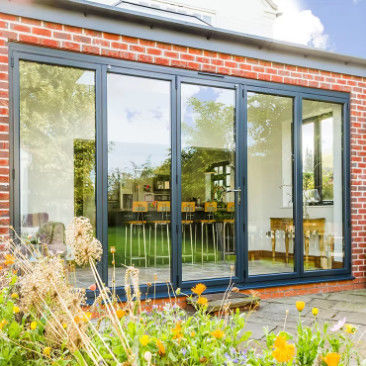 Casa personalizável Porta dobrável de alumínio vidro laminado com alça trancada