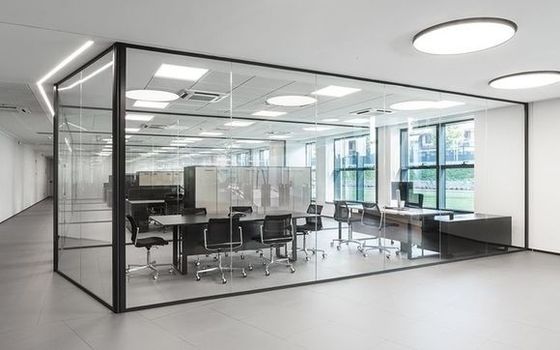 Parede de vidro de divisória de design moderno Isolamento acústico Paredes de vidro comerciais
