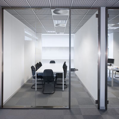 Proteção da privacidade divisórias de vidro comerciais personalizáveis com design moderno