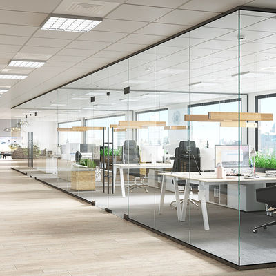 Paredes de divisória de vidro de escritório à prova de som Profil de alumínio revestido em pó com porta