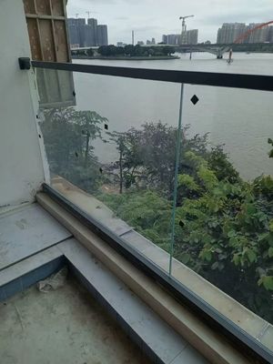 Barranco de vidro de alumínio sem enquadramento para canais U