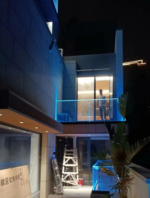 Fácil de instalar Grelha de vidro de alumínio U Channel Moderna com luz LED