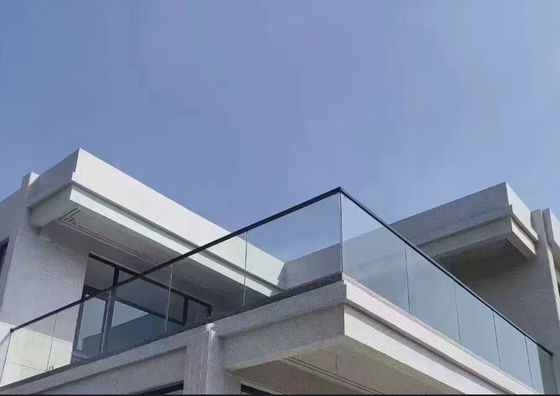 Fácil manutenção Grades de alumínio e vidro de alta resistência com grades de mão