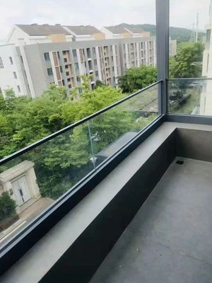 Balustrade de vidro de canal U de design moderno com vidro temperado