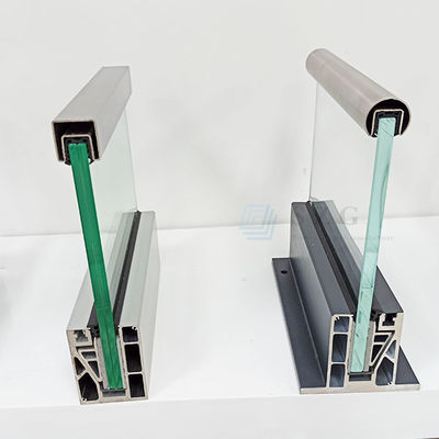Balustrada de vidro de alumínio U-canal resistente a intempéries para o exterior