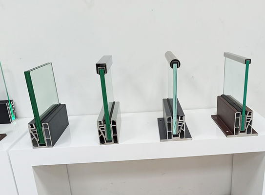 Balustrada de vidro de alumínio U-canal resistente a intempéries para o exterior