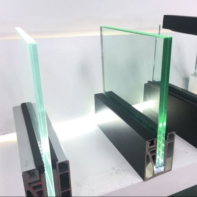 Sistema de canal U de vidro temperado de 800-1200 mm estável com alça de alumínio para segurança e apelo estético