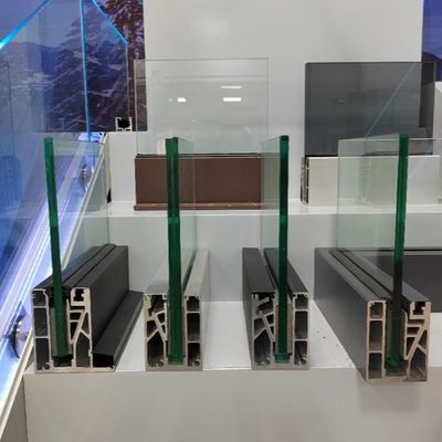 Grades de vidro moderno sem enquadramento com vidro temperado de 12-20 mm para uso externo
