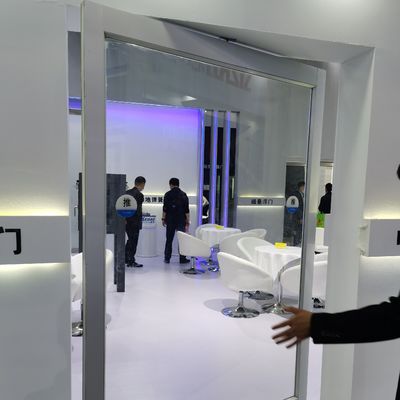 Quadro de liga de alumínio Design de luxo Porta da frente de vidro laminado temperado em tamanhos personalizados para vidro único e duplo