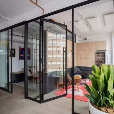 Porta giratória de alumínio com vidro transparente e abertura automática