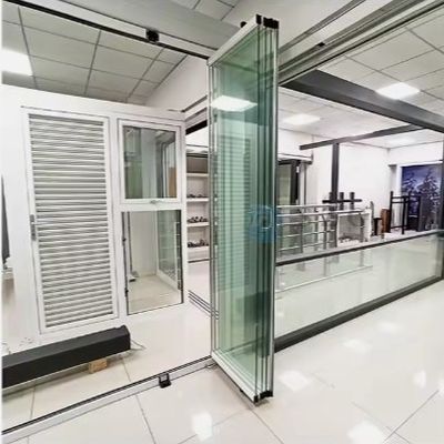 Porta dobrável de alumínio impermeável com alta eficiência energética e baixa manutenção
