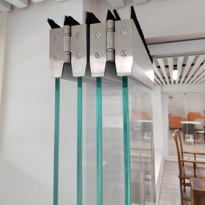 Porta dobrável de alumínio impermeável com alta eficiência energética e baixa manutenção