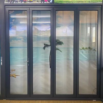 Porta dobrável de alumínio impermeável com alta eficiência energética e baixa manutenção