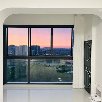 Janelas de correr de alumínio com caixilho preto e vidros duplos personalizadas com design de ferragens em aço inoxidável