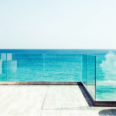 Moderno Design 12mm de vidro endurecido U canal grades com cinco anos de garantia e resistente ao clima acabamento