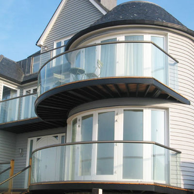 Barrancos de vidro de canal U personalizáveis com garantia de cinco anos e vidro laminado temperado