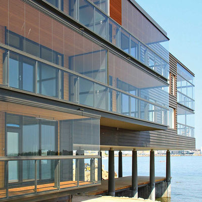 Barrancos de vidro de canal U personalizáveis com garantia de cinco anos e vidro laminado temperado