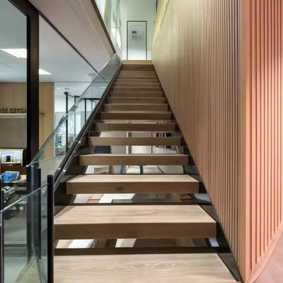 Escalões flutuantes de madeira maciça instalados na parede Escalões pré-fabricados Instalação DIY